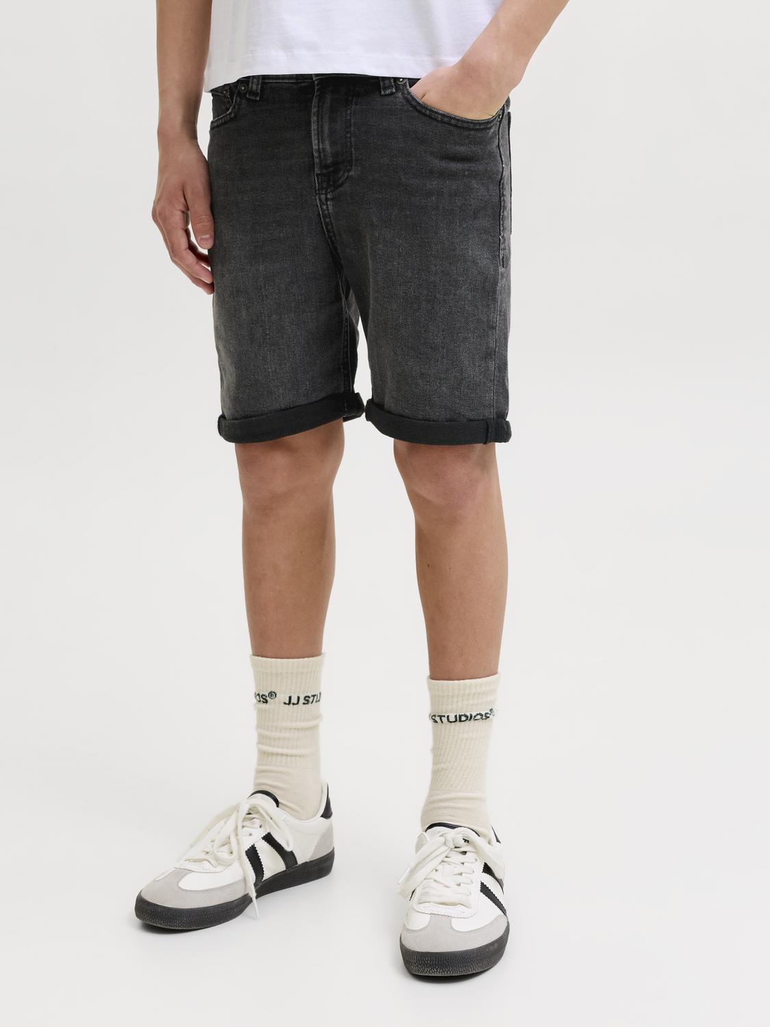 model_shot-front